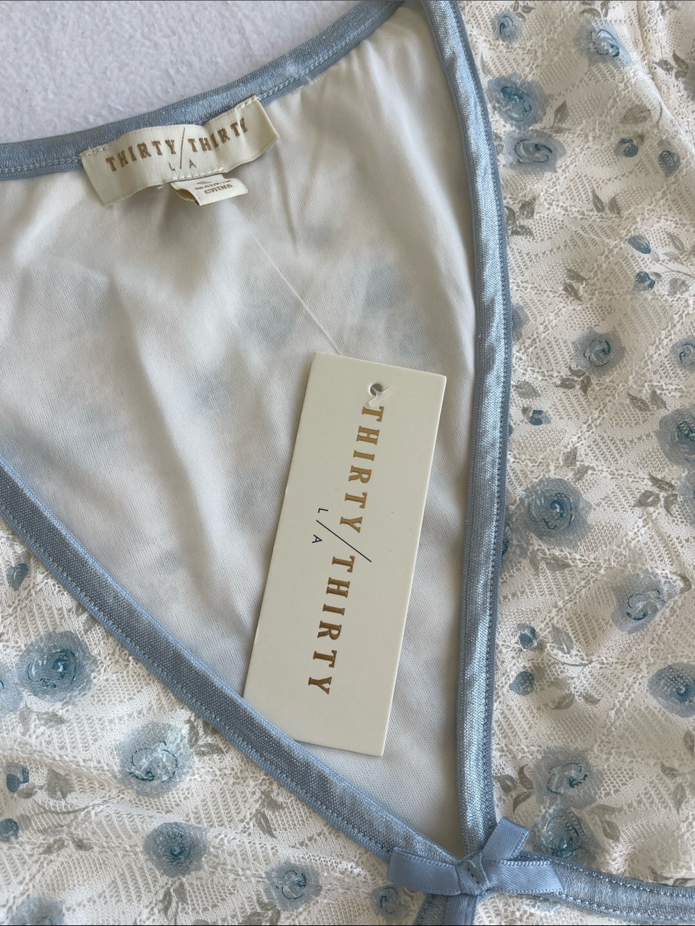 Thirty/Thirty Cream Blue Floral Mesh V Neck Top Size Small NWT Coquette Y2K - Picture 4 of 5
